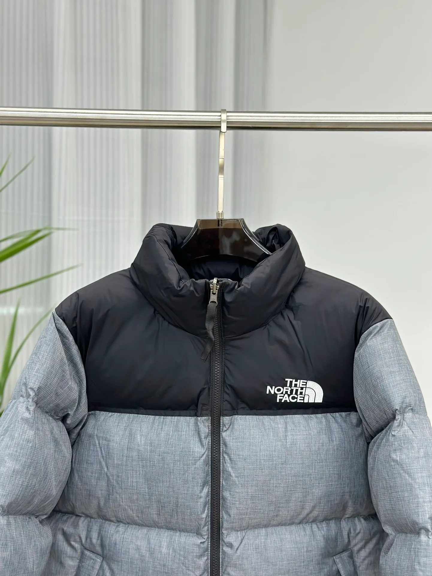 Quality 【The North Face 1996Nuptse 1996/Classic / / 】 ： The North Face" 、 。 The North Face" 。 The North Face。 。 , 。 The North Face" , Yosemite Half Dome, 。 + ： ✅ ：RDS Quality 700 / 280g ✅ ： ✅ ：YKK ISO 9000Quality ZP ✅ ：340TPremium ✅ ： ， ， Lightweight 。 ： ： DWR (DWR ） ～ ： 700 （RDS ) 1990 ， ， ， ， Lightweight 。